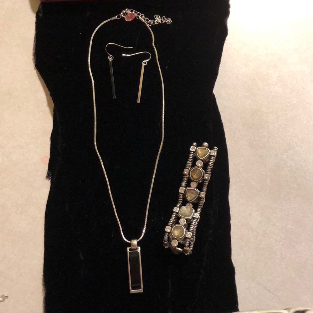 Bracelet necklace and earrings set